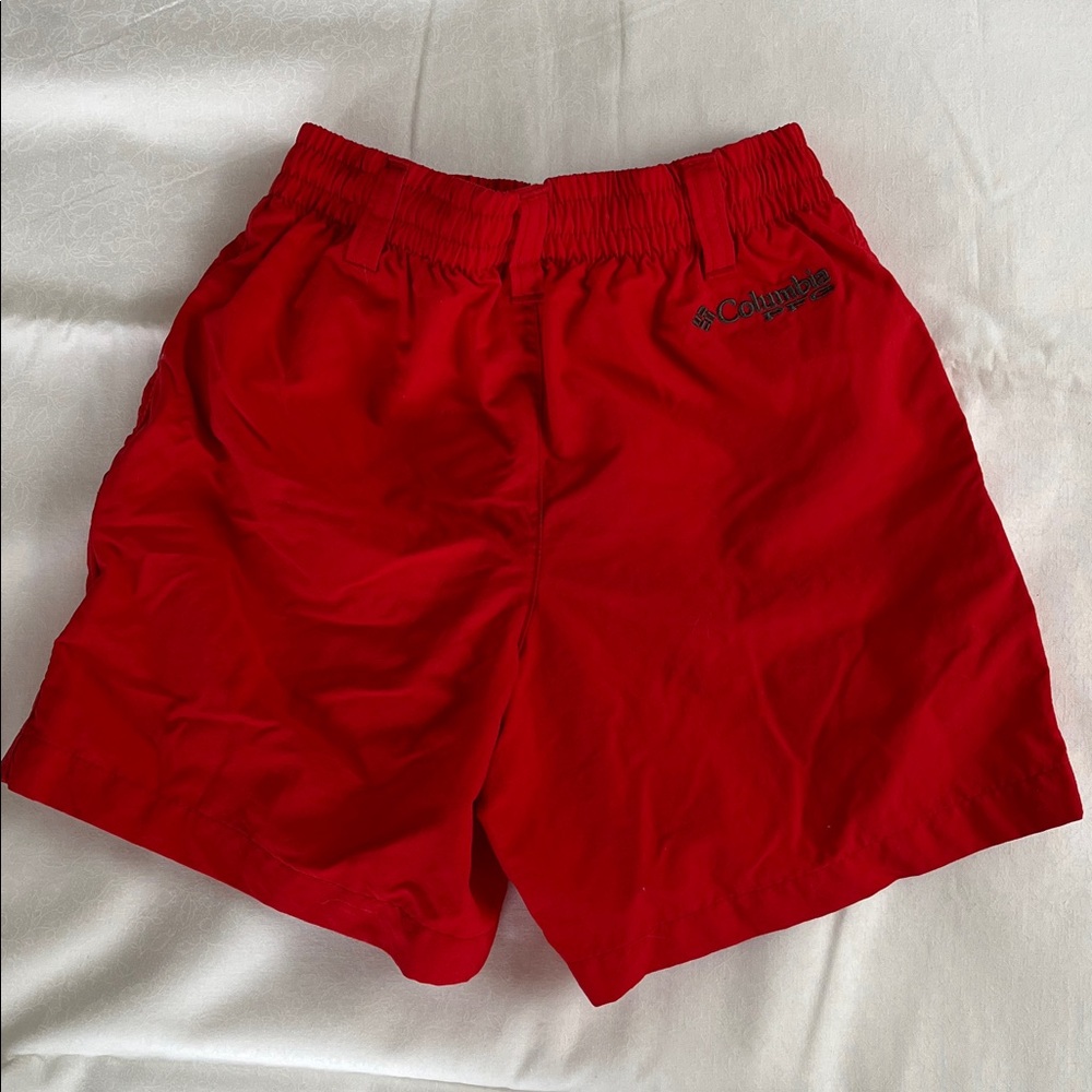 Columbia boys shorts red with mesh lining